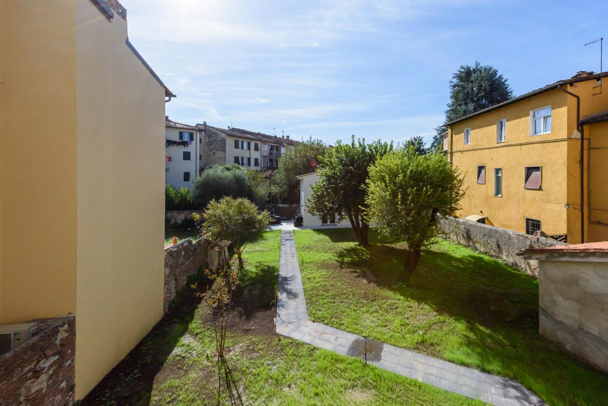 Heart Of Lucca Style Whitin The Walls Экстерьер фото